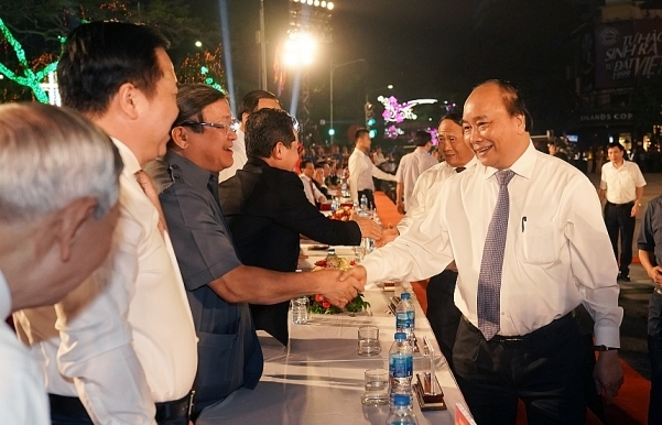 Thủ tướng Nguyễn Xuân Phúc dự khai mạc Lễ hội Hoa phượng đỏ