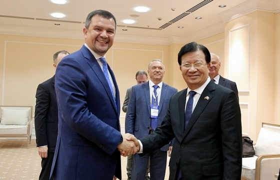 Phó Thủ tướng Trịnh Đình Dũng gặp Phó Thủ tướng Nga Maxim Akimov