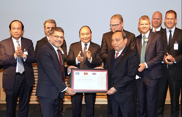 Thủ tướng Nguyễn Xuân Phúc thăm tập đoàn dược phẩm hàng đầu Thụy Điển AstraZeneca