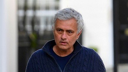 HLV Jose Mourinho nhận mức lương bao nhiêu ở AS Roma?
