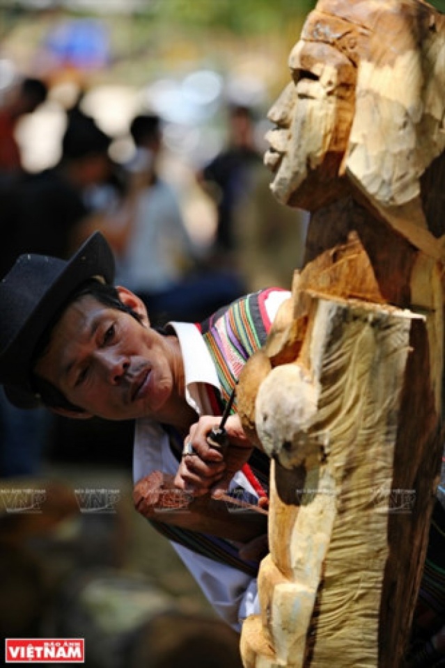 the wooden statues of tay nguyen