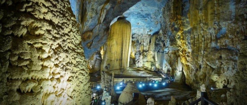 explore thien duong cave in quang binh