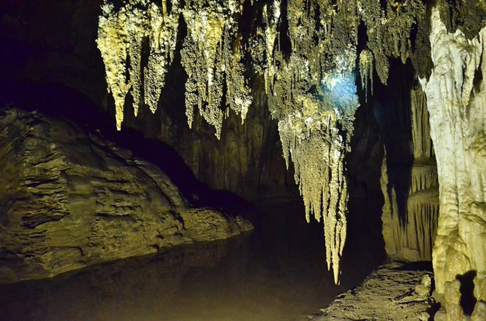 explore thien duong cave in quang binh