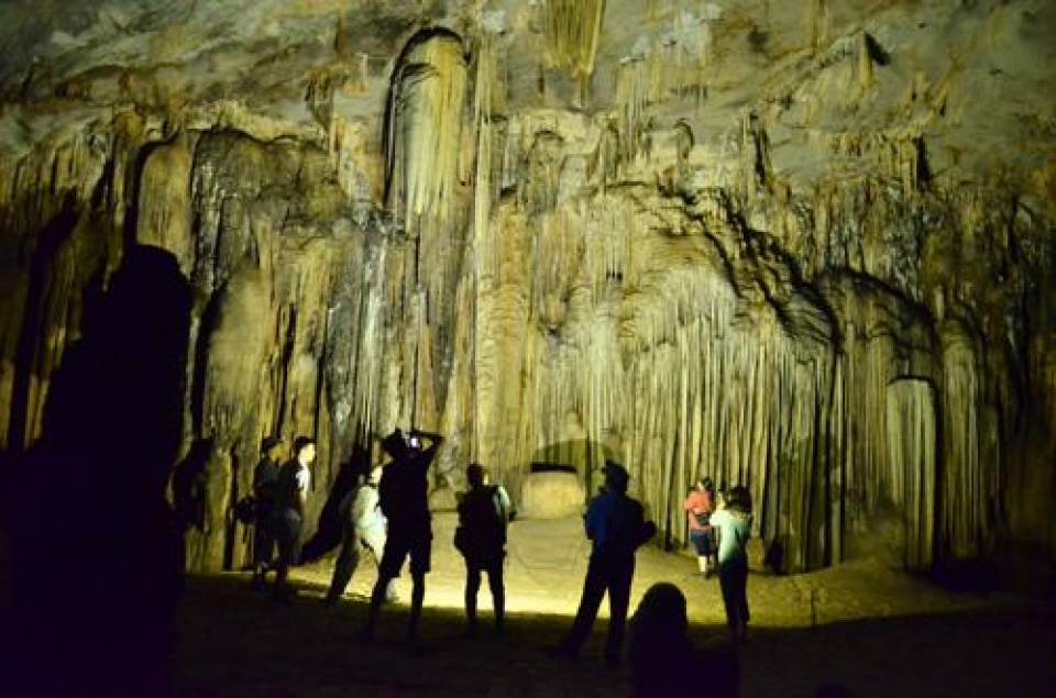 explore thien duong cave in quang binh