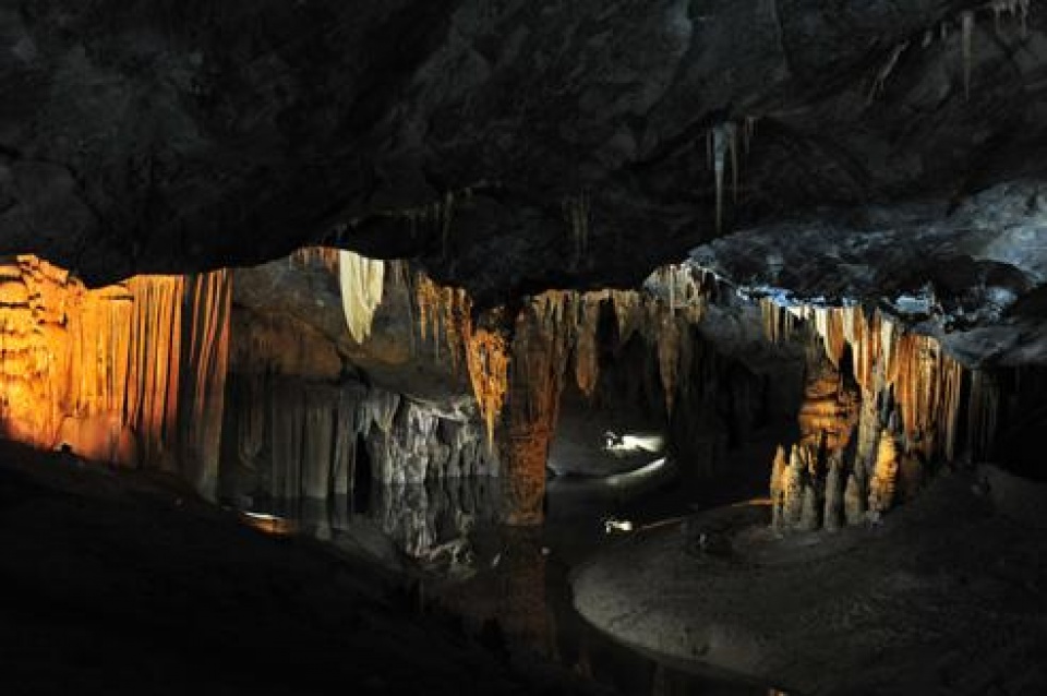 explore thien duong cave in quang binh