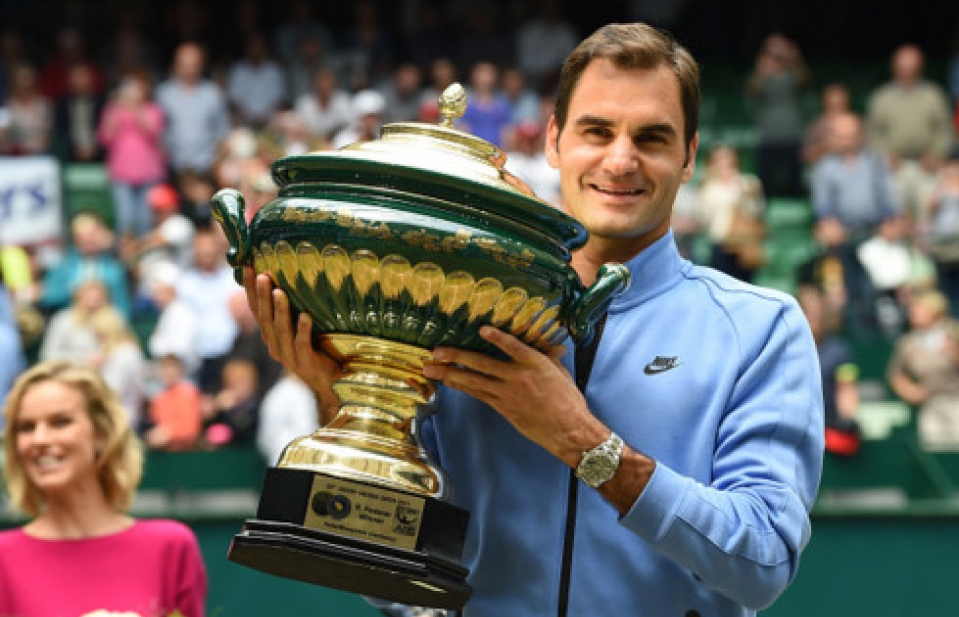 Thắng dễ Zverev, Federer lập kỷ lục vô địch tại Halle