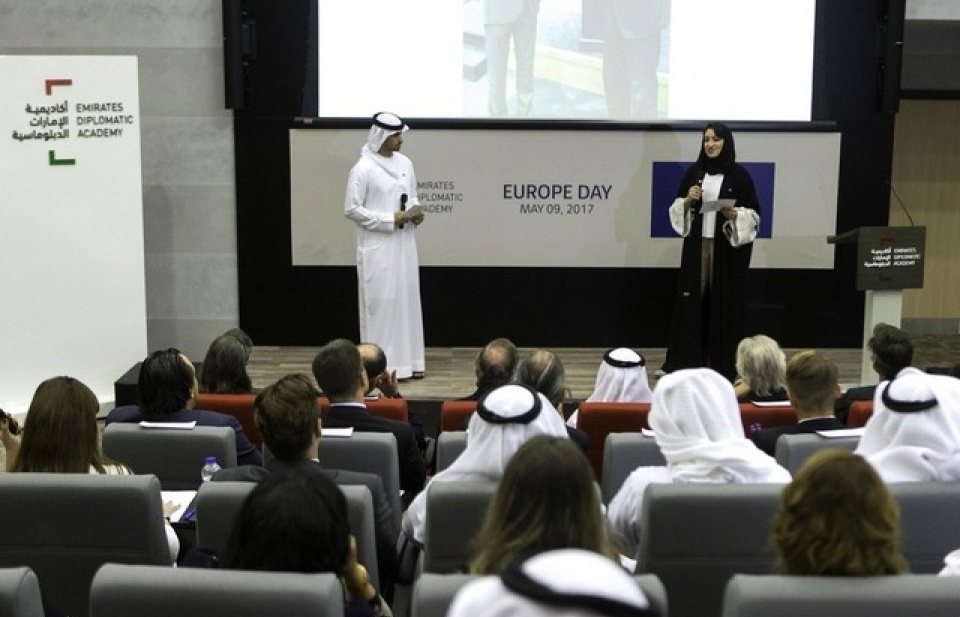 Bí kíp trở thành nhà ngoại giao giỏi của UAE