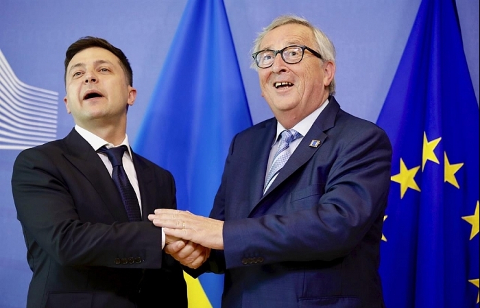 ukraine tong thong zelensky tham eu va nato di tay nhan dong