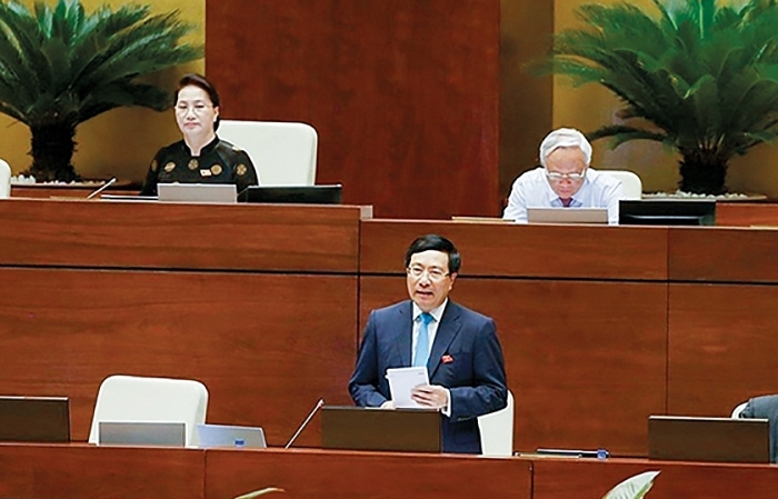 Phó Thủ tướng Phạm Bình Minh trả lời chất vấn tại Quốc  hội: “Đúng và trúng” vấn đề cử tri quan tâm