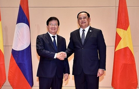Phó Thủ tướng Trịnh Đình Dũng thăm làm việc tại Lào