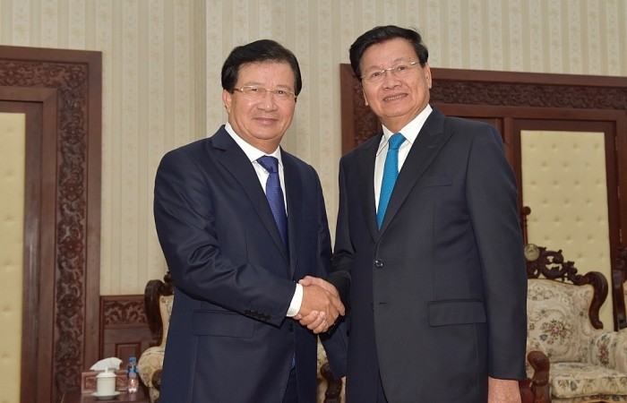 Phó Thủ tướng Trịnh Đình Dũng hội kiến Thủ tướng và Chủ tịch Quốc hội Lào