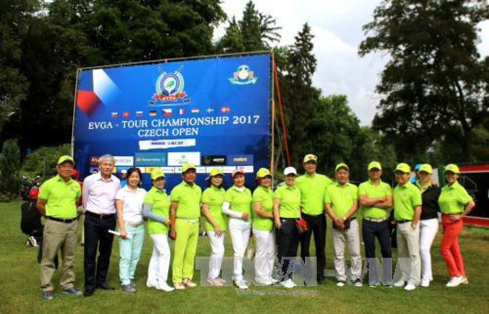 Giải golf mở rộng tại Czech: Gắn kết người Việt toàn châu Âu