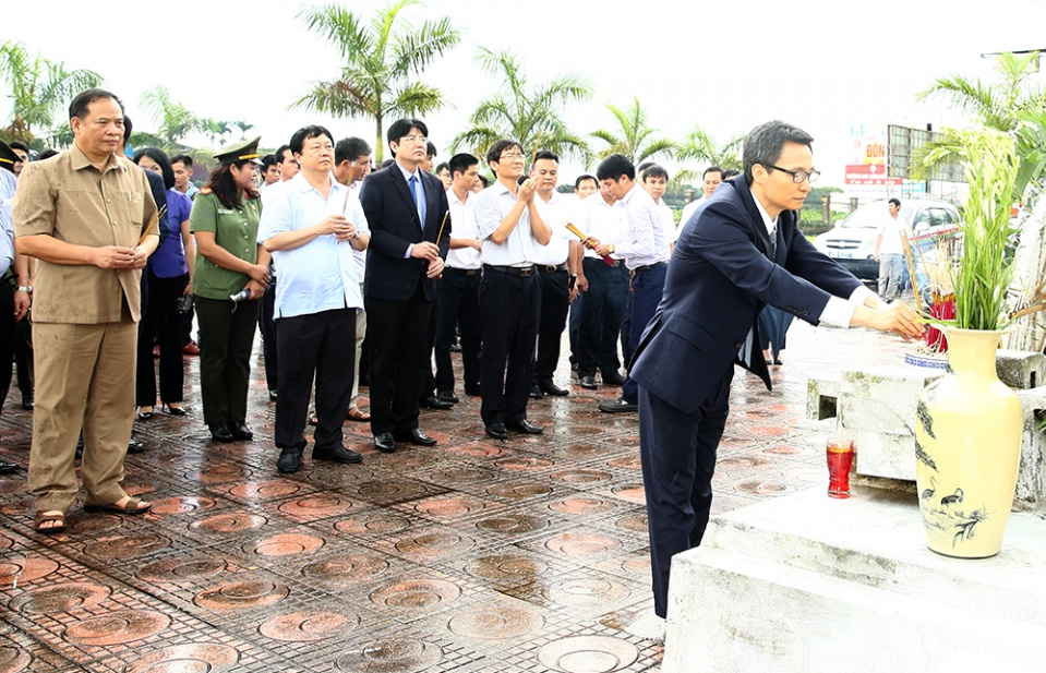 Dâng hương, tưởng niệm các anh hùng, liệt sĩ tại Hải Dương, Hưng Yên