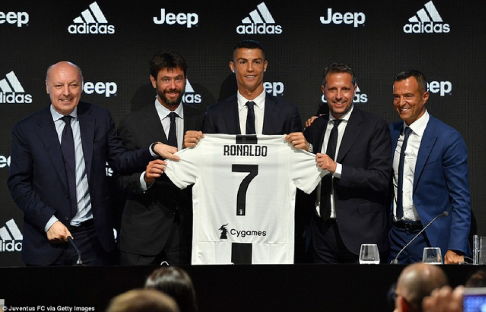 Cristiano Ronaldo chính thức ra mắt CLB Juventus