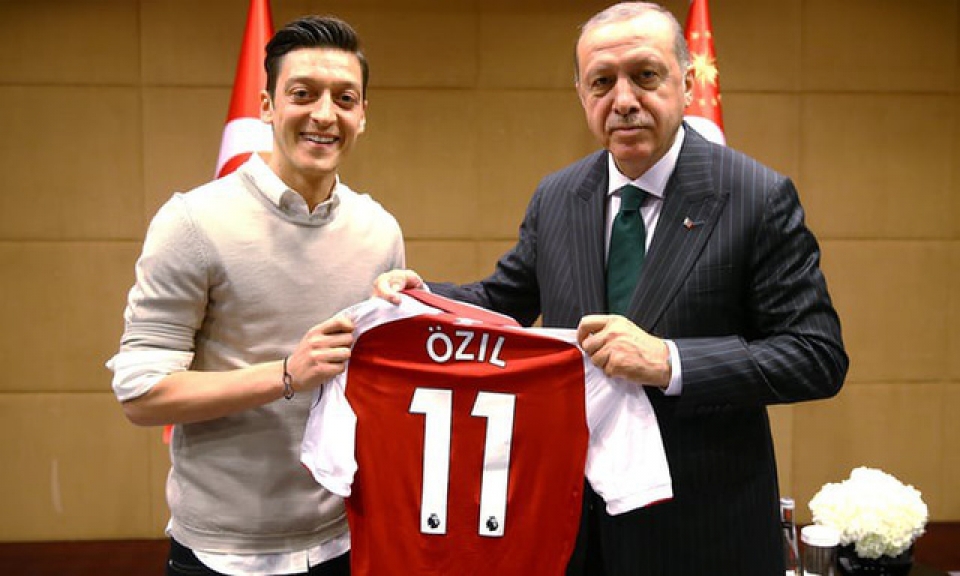 mesut ozil tuyen bo gia tu doi tuyen duc