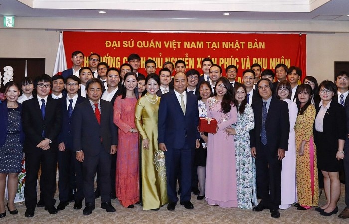 Thủ tướng gặp gỡ cán bộ, nhân viên Đại sứ quán và cộng đồng người Việt Nam tại Nhật Bản