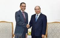 prime minister nguyen xuan phuc hosts former canadian pm