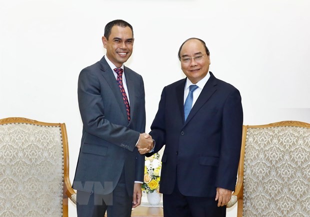 prime minister nguyen xuan phuc bids farewell to malaysian ambassador