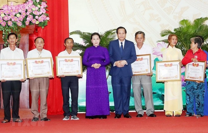Chủ tịch Quốc hội Nguyễn Thị Kim Ngân dự Lễ trao Bằng Tổ quốc ghi công tại Vĩnh Long