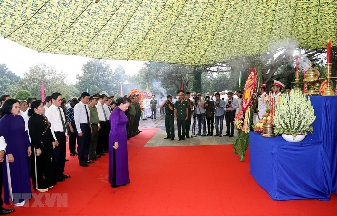 Chủ tịch Quốc hội Nguyễn Thị Kim Ngân dự Lễ an táng hài cốt liệt sỹ tại Tây Ninh