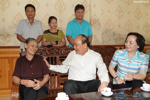 thu tuong nguyen xuan phuc thap huong tri an cac anh hung liet si tai yen bai