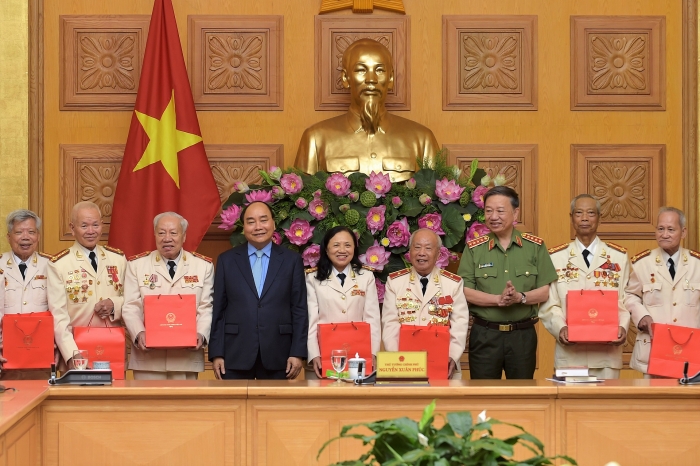 thu tuong gap mat doan can bo cong an chi vien chien truong mien nam