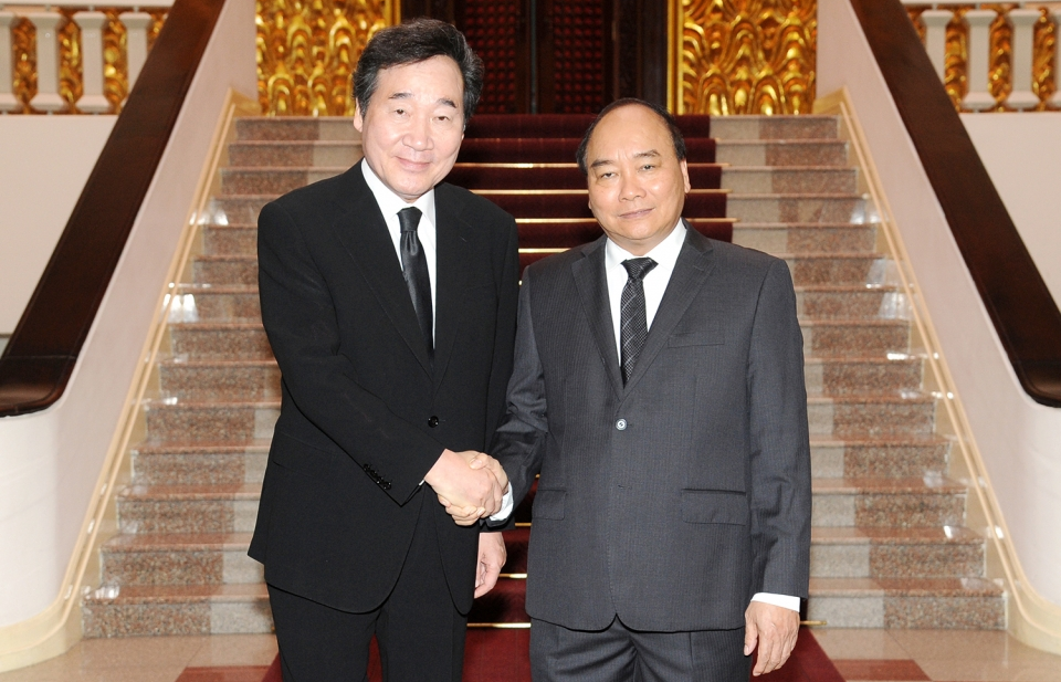 Thủ tướng Chính phủ Nguyễn Xuân Phúc hội kiến Thủ tướng Hàn Quốc