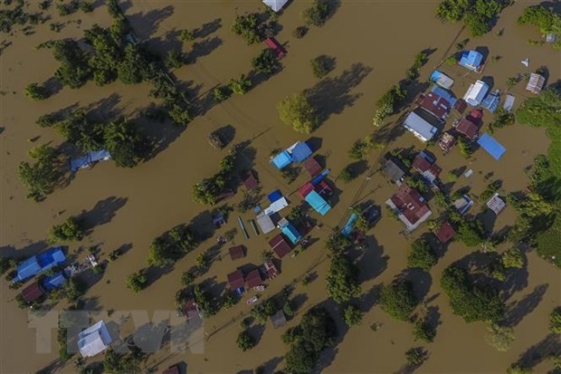 Thủ tướng gửi điện thăm hỏi về thiệt hại do bão gây ra tại Thái Lan
