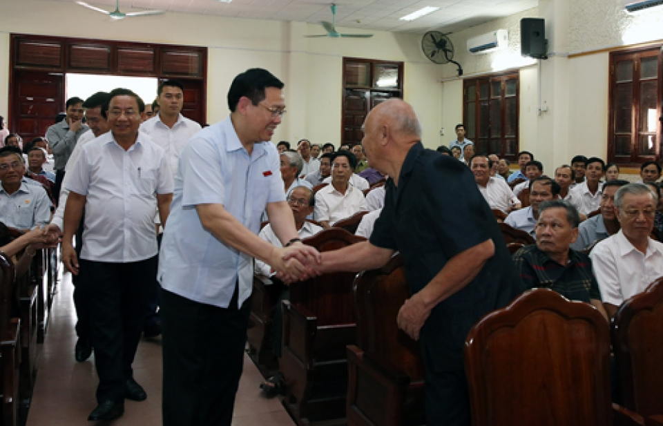 Phó Thủ tướng Vương Đình Huệ tiếp xúc cử tri tỉnh Hà Tĩnh