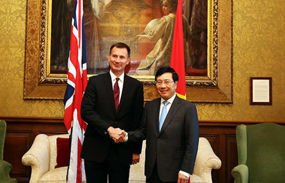 Phó Thủ tướng Phạm Bình Minh kết thúc chuyến thăm chính thức Anh