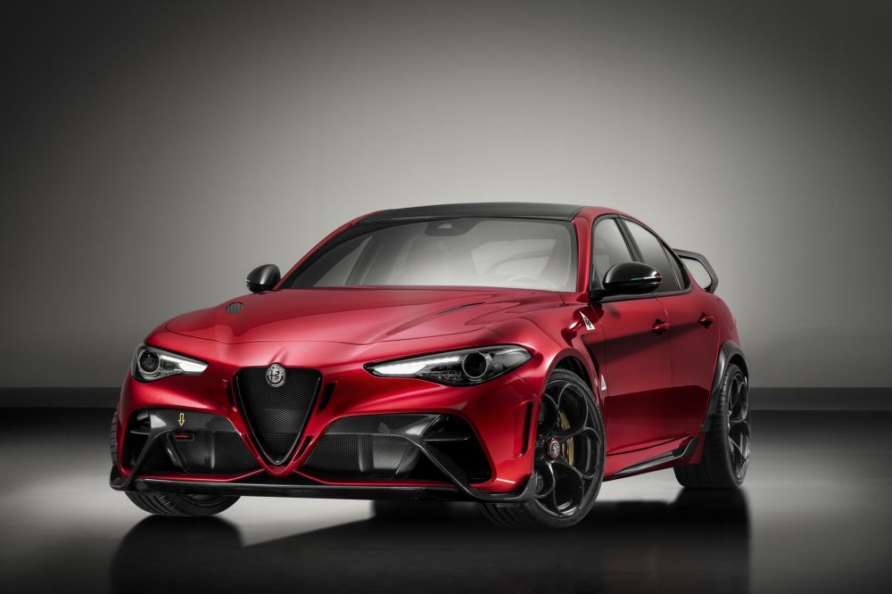 Thông tin và bảng giá xe Alfa Romeo mới nhất tháng 10/2020