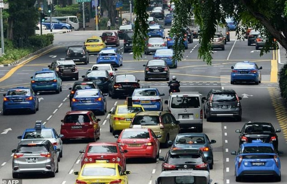 Tránh tắc đường, Singapore quyết giảm ô tô