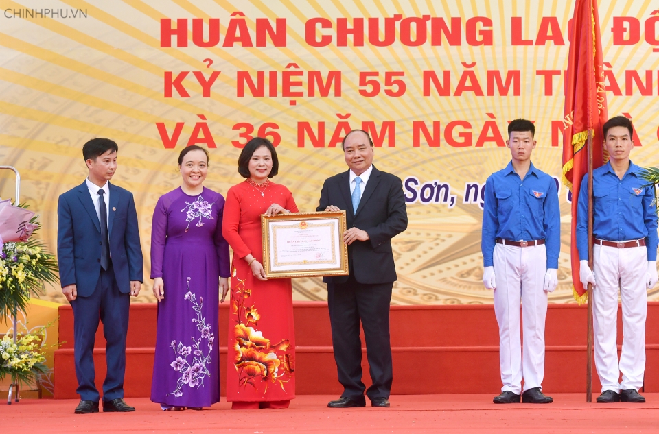 thu tuong nguyen xuan phuc ve tham truong thpt da phuc