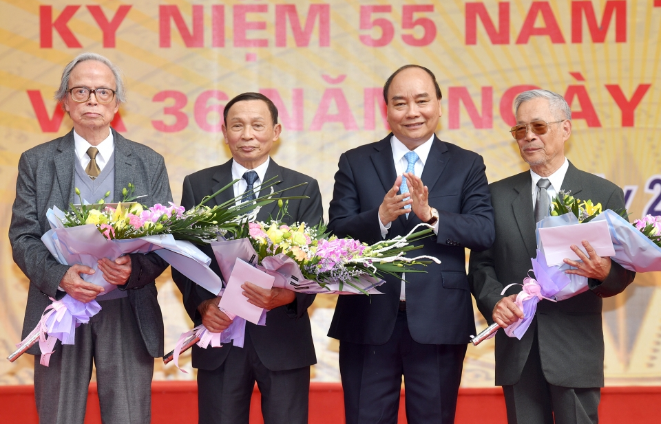 Thủ tướng Nguyễn Xuân Phúc về thăm Trường THPT Đa Phúc