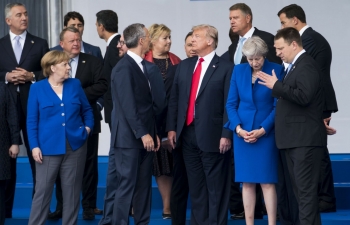 NATO "bất ổn" tìm cách "bình ổn" Tổng thống Trump