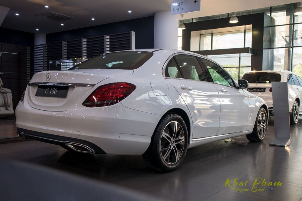 Giá xe Mercedes E180 mới nhất Việt Nam tháng 11/2020