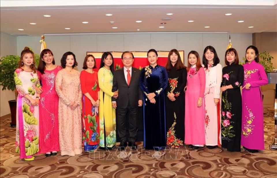 Chủ tịch Quốc hội gặp mặt các gia đình đa văn hóa Việt - Hàn