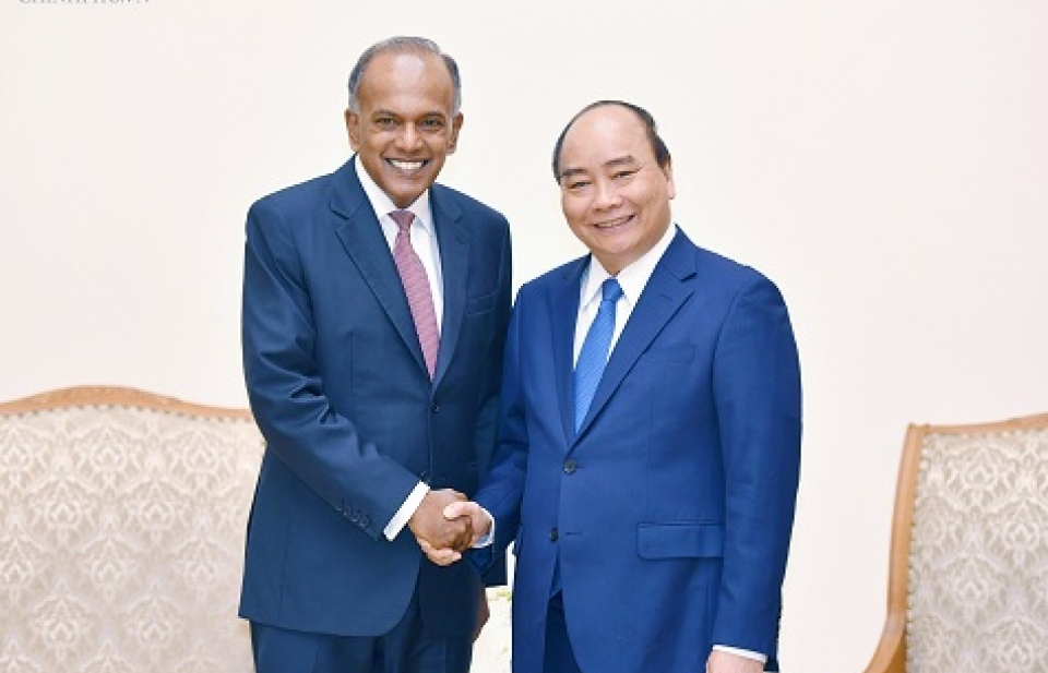 Thủ tướng Nguyễn Xuân Phúc tiếp Bộ trưởng Bộ Nội vụ kiêm Bộ trưởng Bộ Luật pháp Singapore