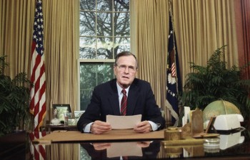 George H.W.Bush với ngoại giao
