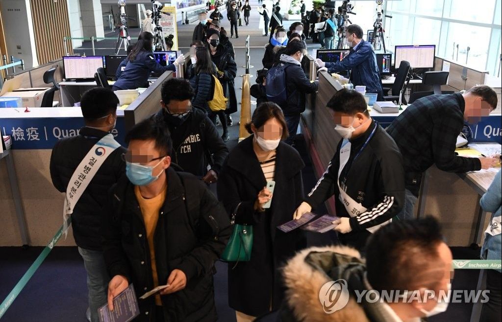 Dịch bệnh viêm phổi do virus corona: Hàn Quốc cách ly hơn 720 người dân trở về từ Vũ Hán