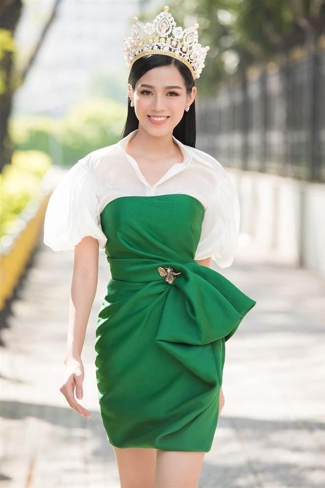 Đỗ Thị Hà nhận được nhiều lời mời đi sự kiện, chụp quảng cáo, diễn catwalk... sau một tháng đăng quang Hoa hậu Việt Nam 2020.