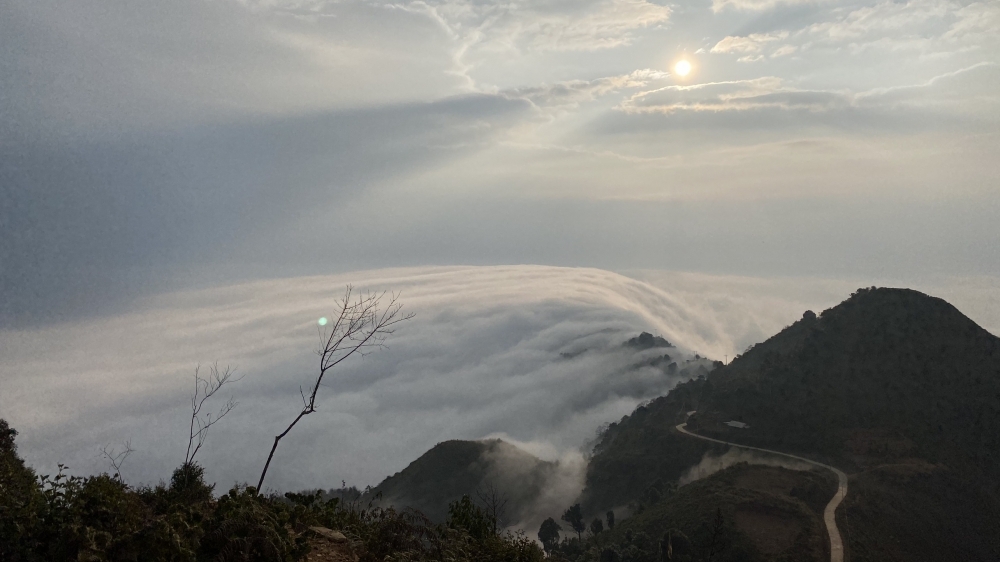 Ngắm thác mây bồng bềnh, cảnh tượng hiếm gặp ở 'thiên đường check-in' Tà Xùa