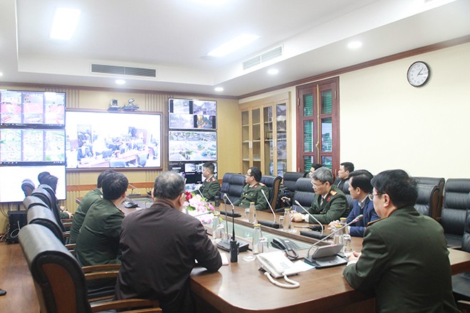 Công tác an ninh vẫn kiểm tra công tác bảo đảm an ninh, trật tự Đại hội XIII của Đảng tại Trung tâm Chỉ huy Bộ Công an. (Nguồn: Báo Công an nhân dân)