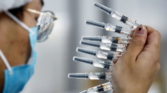 Philippines tiếp nhận lô vaccine Covid-19 đầu tiên của Trung Quốc