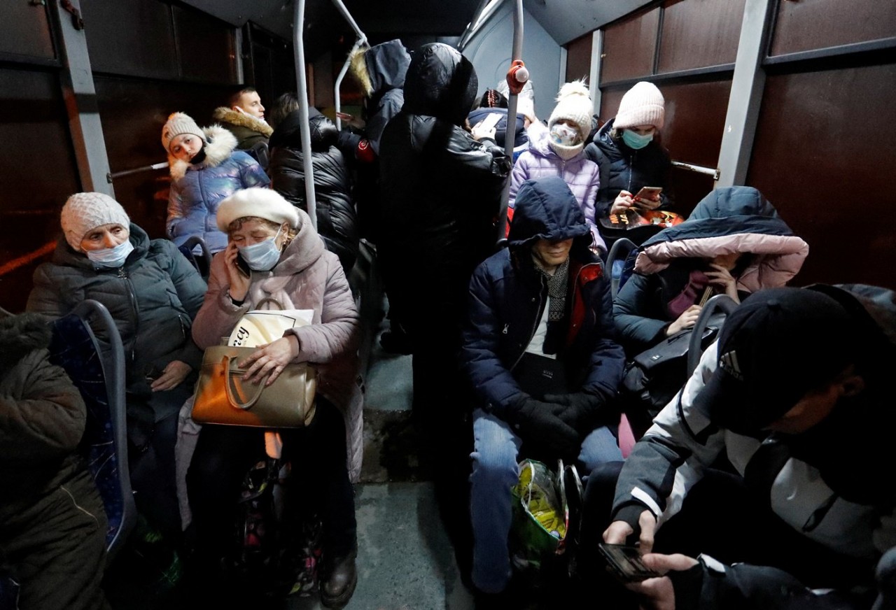 Hàng nghìn người ở phía Đông Ukraine sơ tán đến Nga