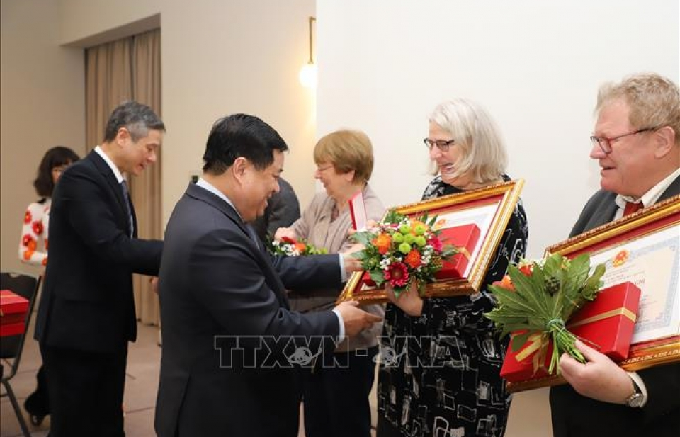 Trao tặng Huân chương Hữu nghị của Việt Nam cho một số bạn bè Đức