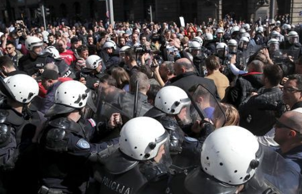 Nga nhấn mạnh Serbia phản ứng "thận trọng và cân bằng" trong các cuộc biểu tình
