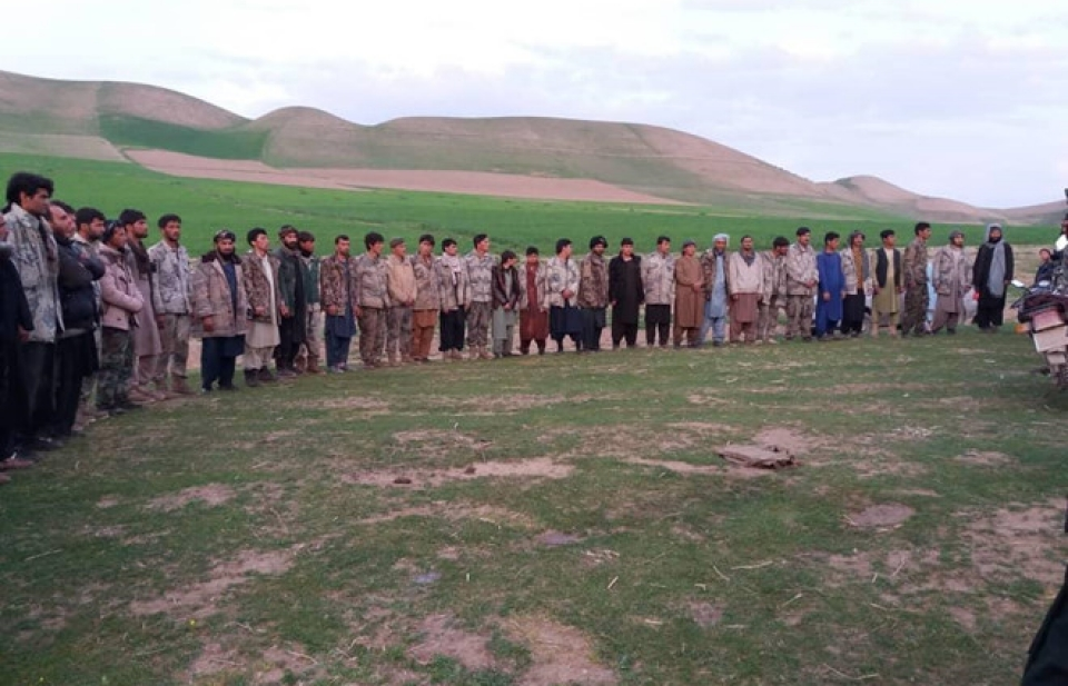 Quân đội Afghanistan lép vế, 150 binh sĩ bị Taliban bắt giữ khi chạy qua biên giới
