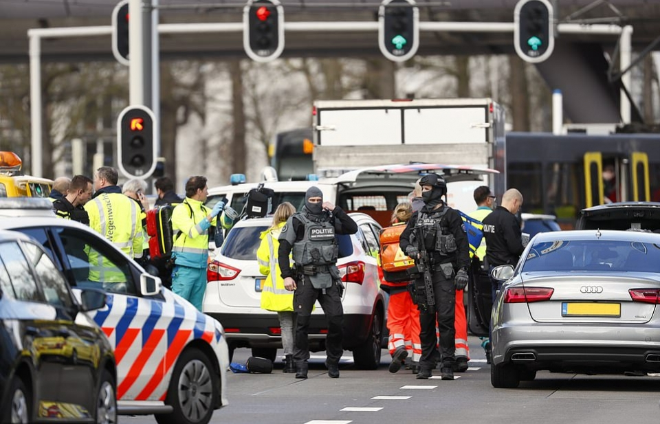 Cùng nhìn lại những hình ảnh tại hiện trường vụ xả súng kinh hoàng ở Hà Lan