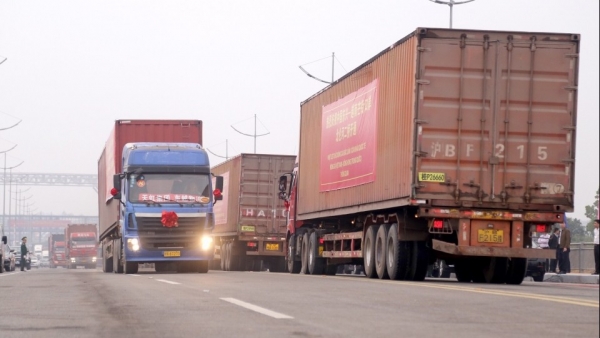 Cross-border trading with China resumed in Quang Ninh province after Tet